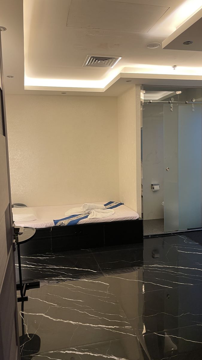 For Him Gents Care Interior